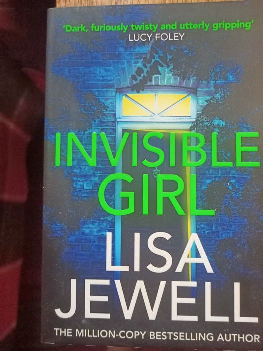 Книга англійською мовою,,Invisible Girl,, by  Lisa Jewell