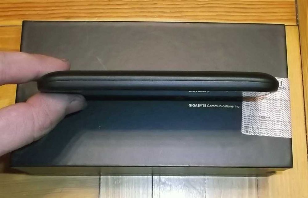 Мобильный телефон Gigabyte GSmart GS202+ brown Смартфон