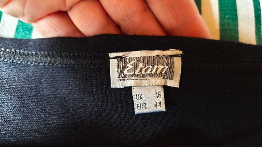 Top Preto Básico - Tamanho 44 - Confortável e Versátil!509800707743426562