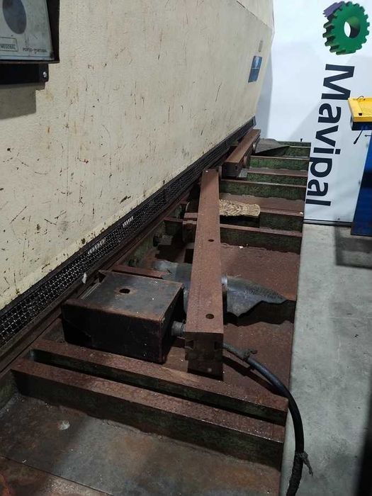 Mavipal | Guilhotina Hidráulica Megobal GH3008