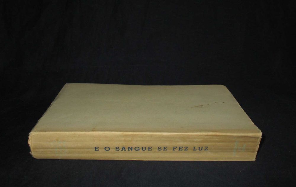 Livro E o Sangue se fez Luz Nuno de Montemor