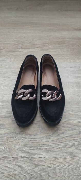 Zamszowe Czarne mokasyny Goldi z łańcuszkiem, Saway 37, skóra naturaln