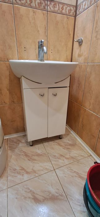 Тумба з умивальником cersanit  зі змішувачем