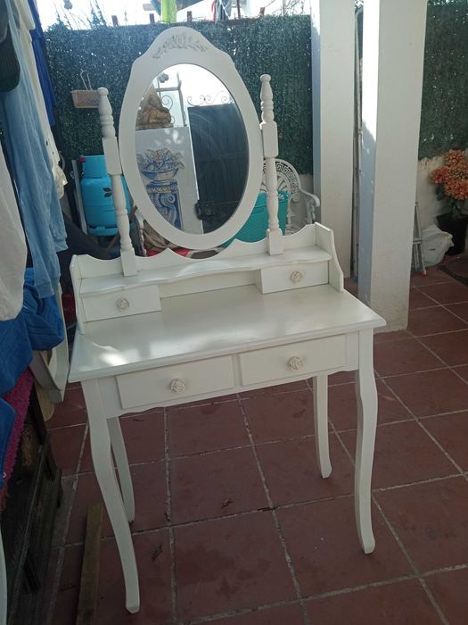 Lindo toucador branco