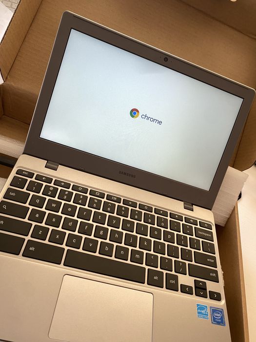 Новий зі всім Samsung Chromebook 3: XE310XBA-K01US