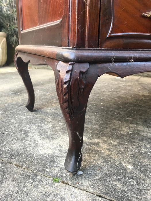 Cómoda em madeira antiga