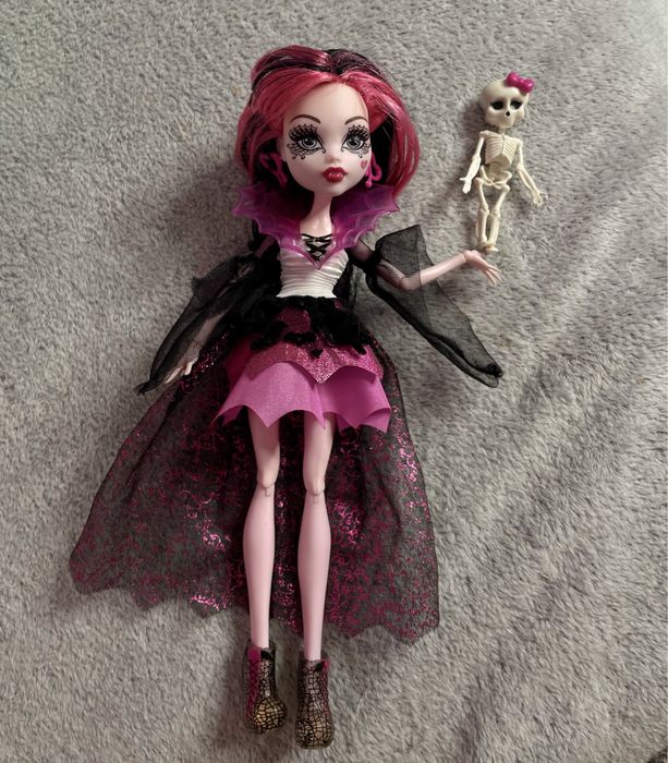 Monster high Дракулаура
