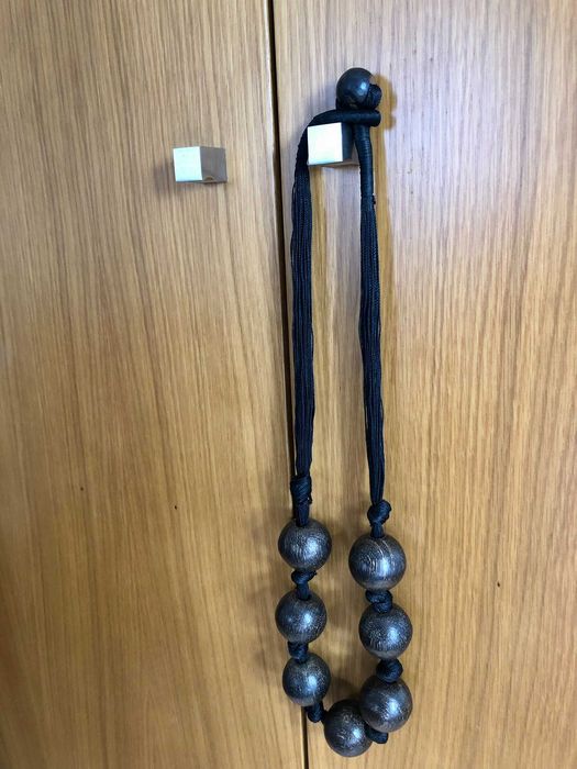 Colar em madeira e tecido