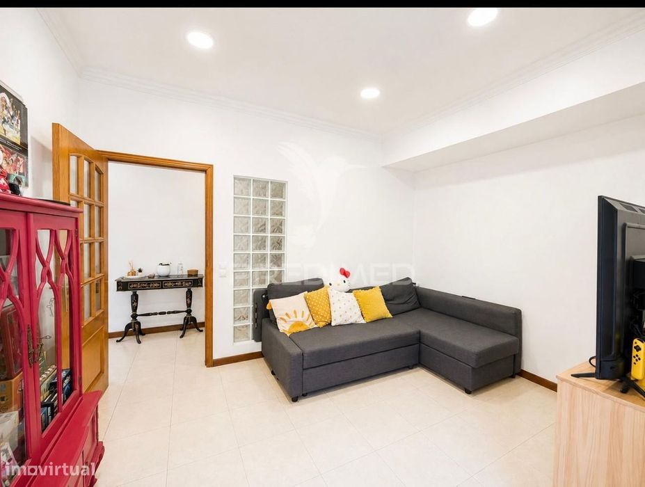 T2 Luminoso junto ao Hospital Garcia da Orta