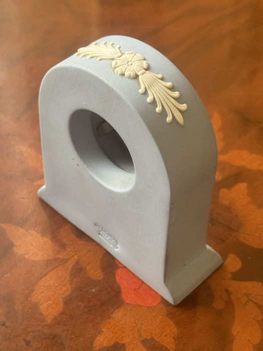 Stojacy zegar marki wedgwood