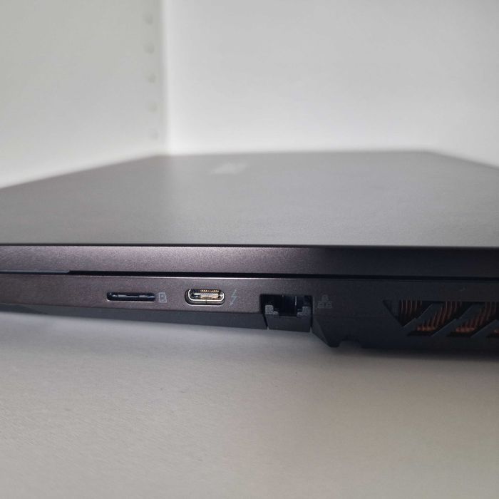 Computador Portátil XMG FOCUS 16 | i9-13900HX | RTX 4050 | Windows 11