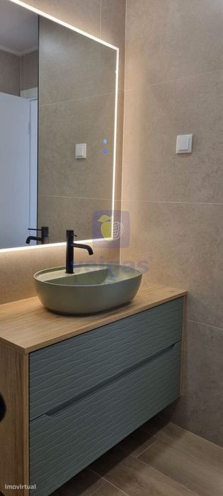Apartamento T2+1 Central na Venteira, Amadora em Renovação Total
