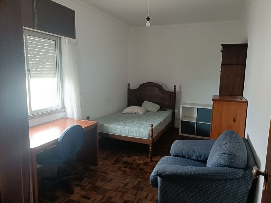Alugo quarto para estudantes