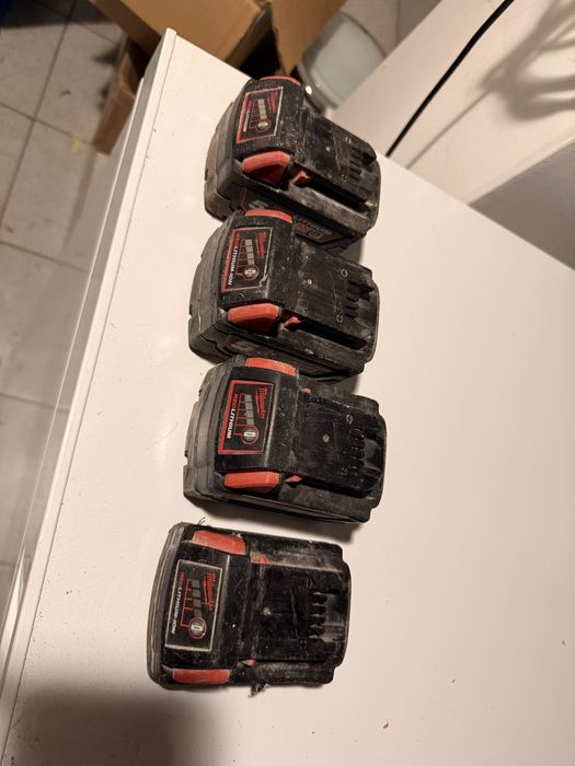 Bateria milwaukee 5ah i 2ah uszkodzone