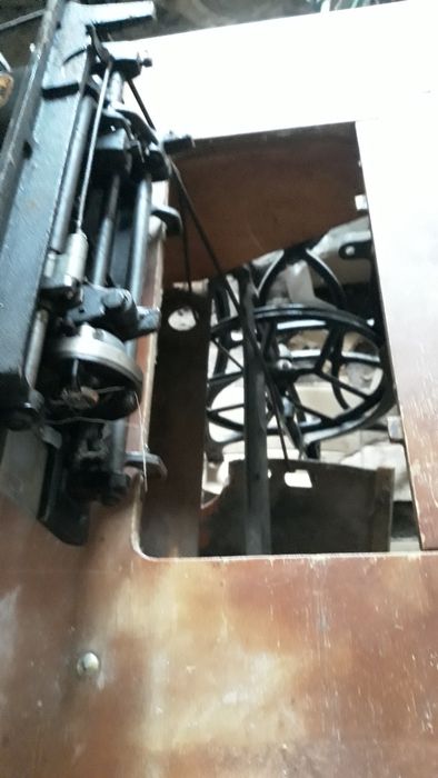 Продается старинная швейная машинка  ц 1200 гр