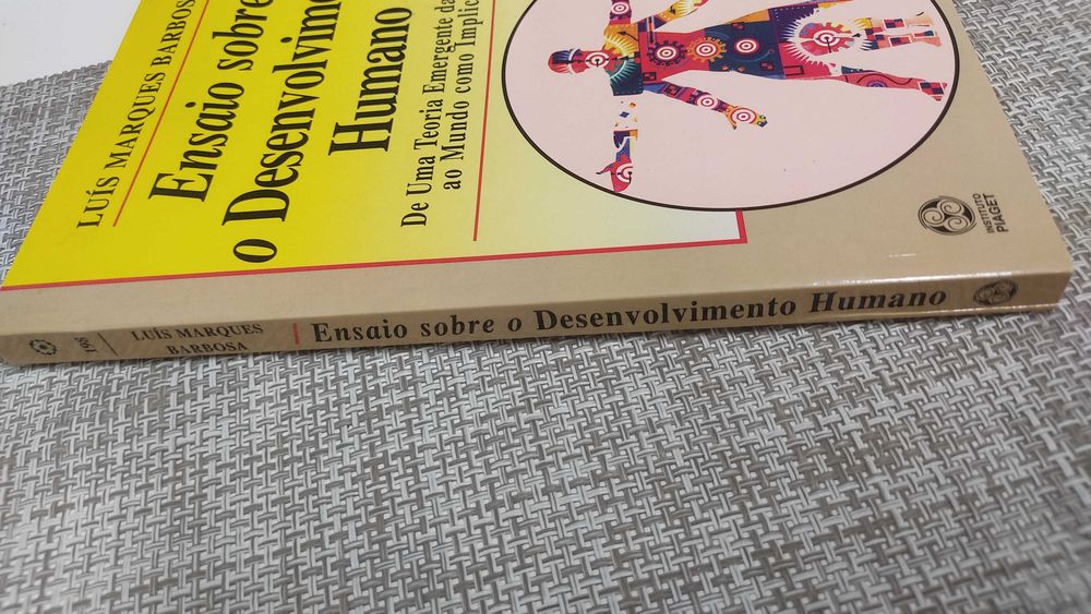 Livro: Ensaio sobre o Desenvolvimento Humano