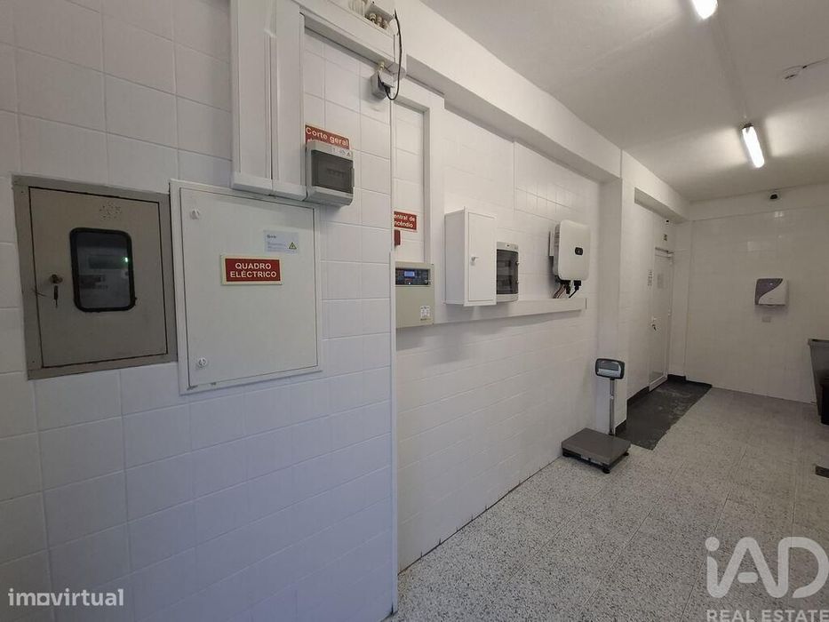 Loja / Estabelecimento Comercial em Vila Real de 300,00 m2