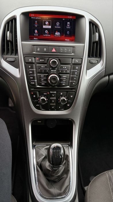 Opel Astra J Sports Tourer 1.6 CDTI 110 KM Webasto  Tempomat   Hak
