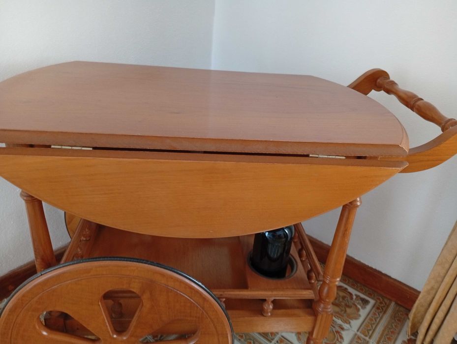 Carrinho de bar em madeira