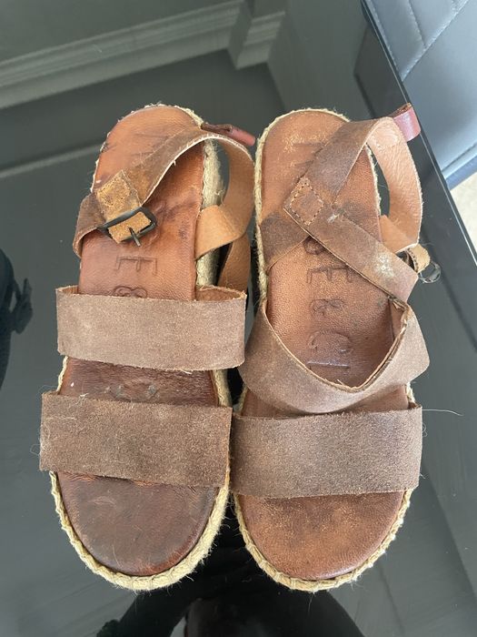 Sandalias pele castanhas cunha