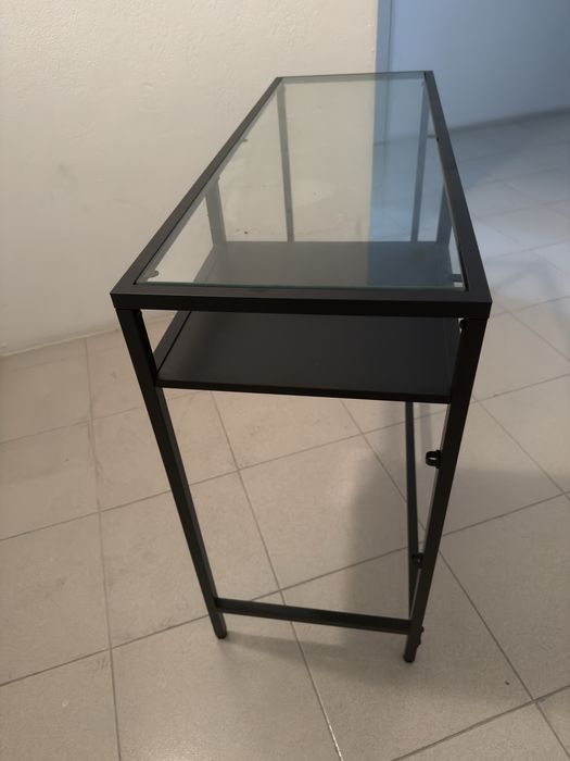 Aparador com tampo de Vidro