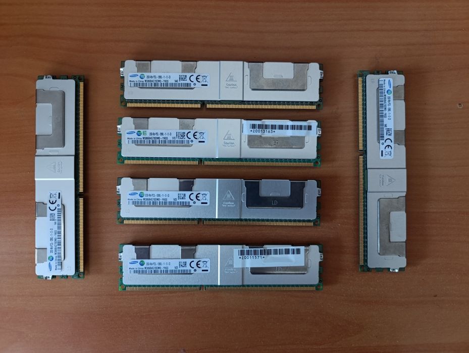 Серверна пам'ять SAMSUNG DDR3 32ГБ M386B4G70DM0-YK04 4Rx4