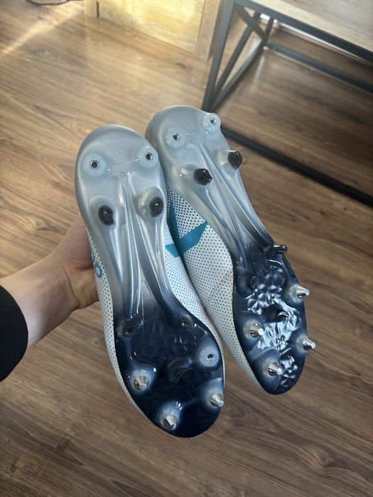 Korki pilkarskie miksy na naturalne boisko Adidas X