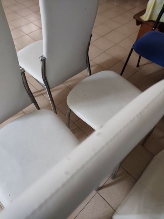 Cadeira imitação pele sala 4