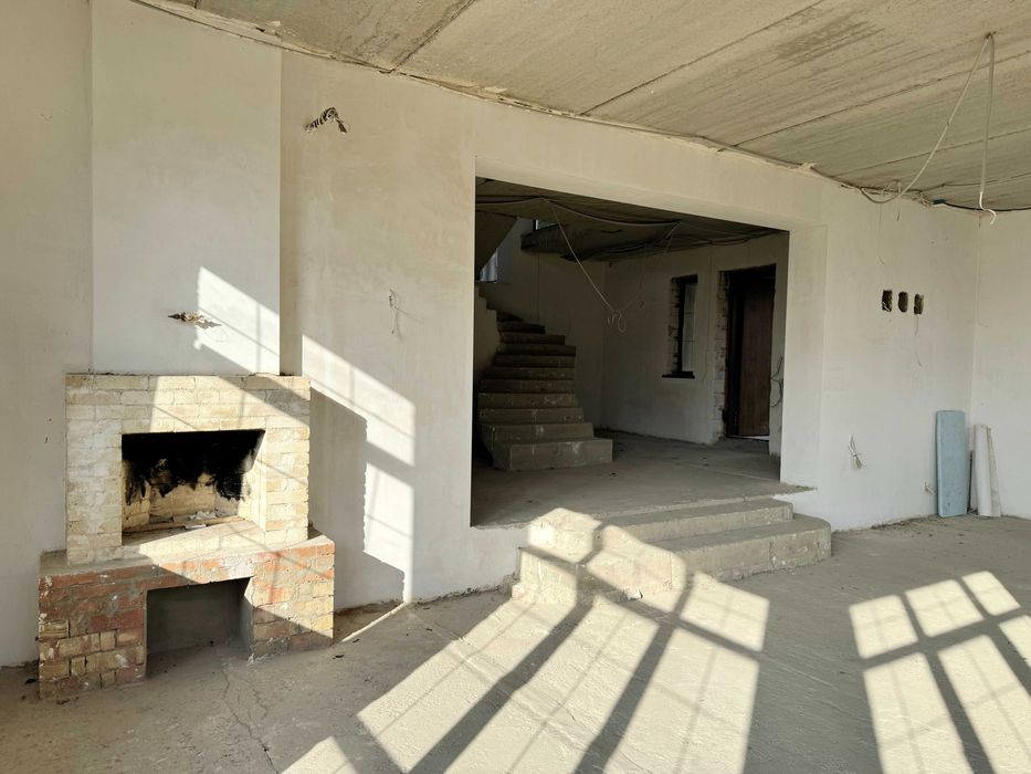 Дом в Совиньоне, ул. Бризова. 9 соток. Есть подвал. Гараж на 2 авто