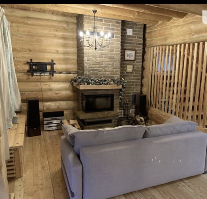 Продаж  дизайнерського будинку в Карпатах з великою ділянкою