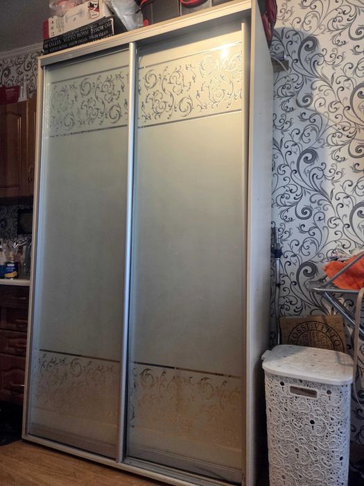 Продам шафу-купе. Майже нова. Висота 210 , ширина 120 , глибина 60 см