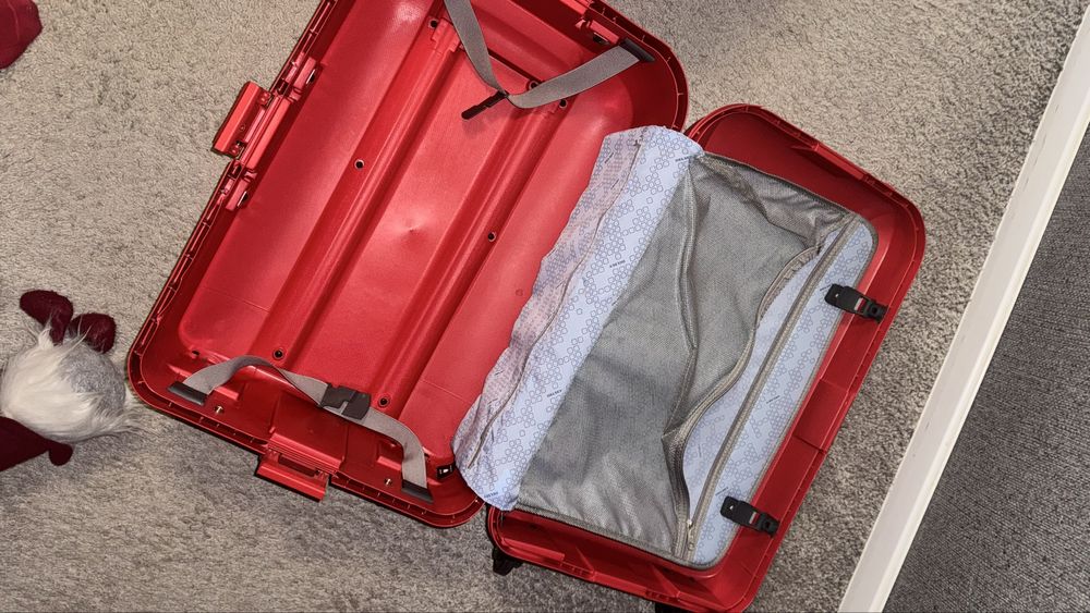 Продам валізу Delsey