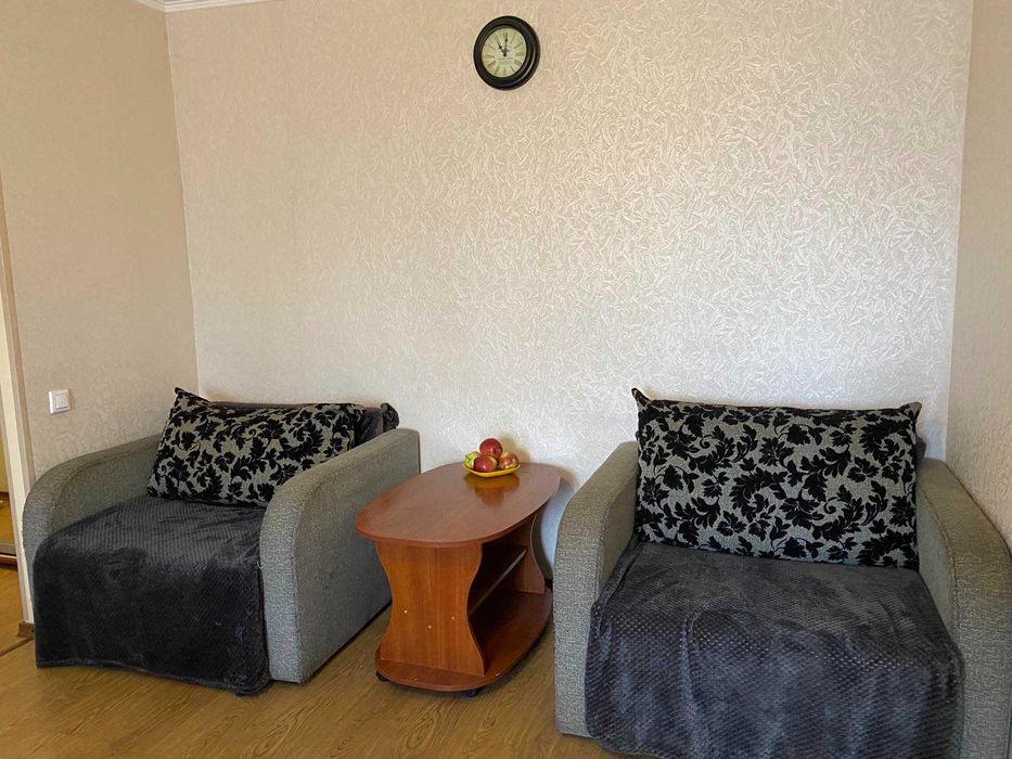 Сдам 1-ком студию . Правый берег . СВЕТ есть . Центр в 15 мин