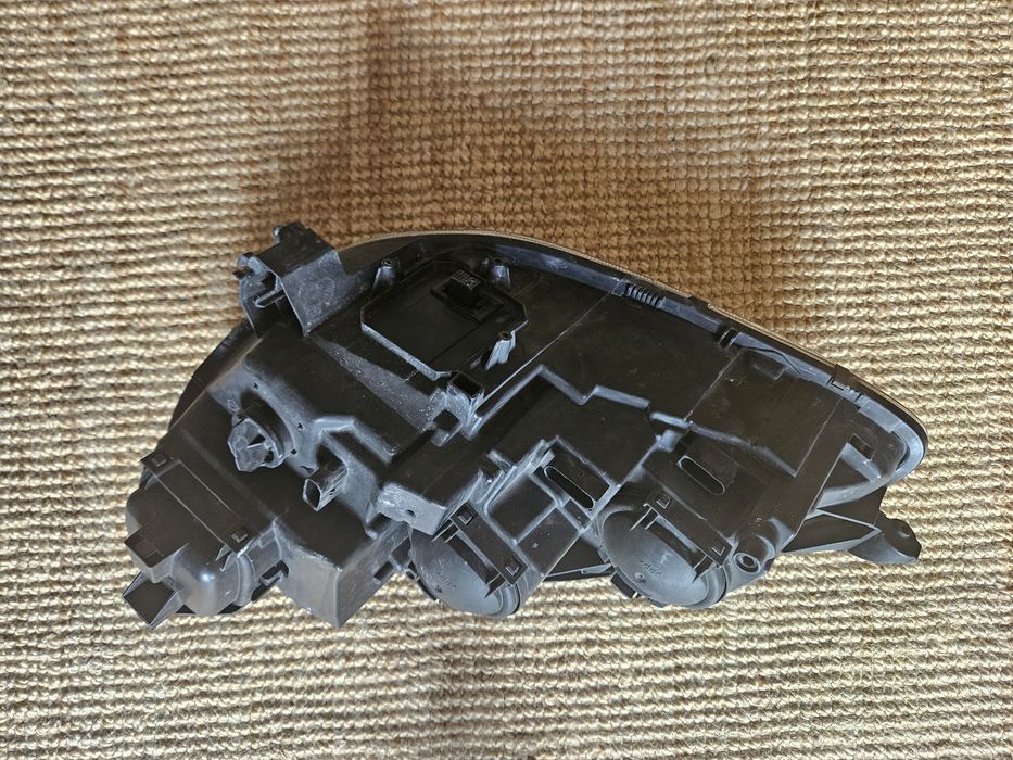 Faróis Mercedes-Benz