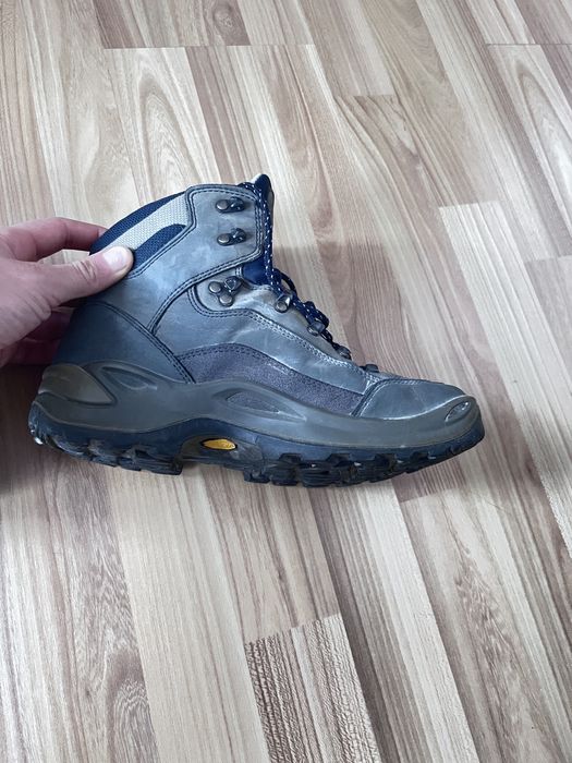 Продам трекінгові кросівки Lova