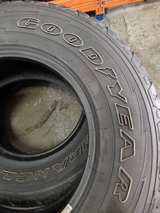Pneus P245/75r17 110T Good Year Wrangler com 75% piso