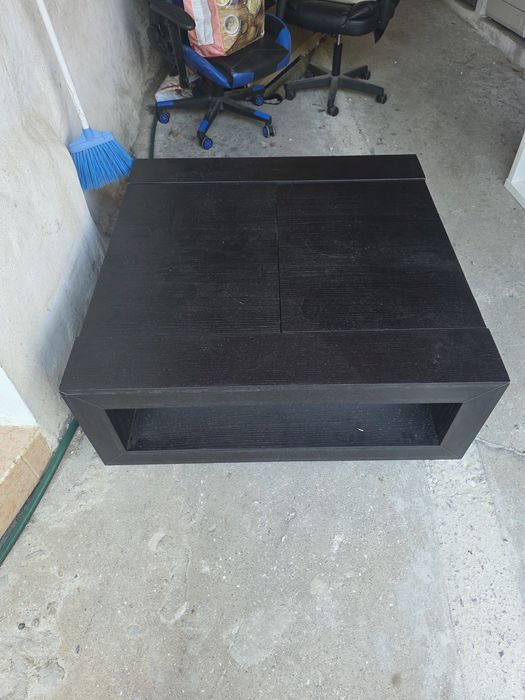 Mesa de centro com garrafeira