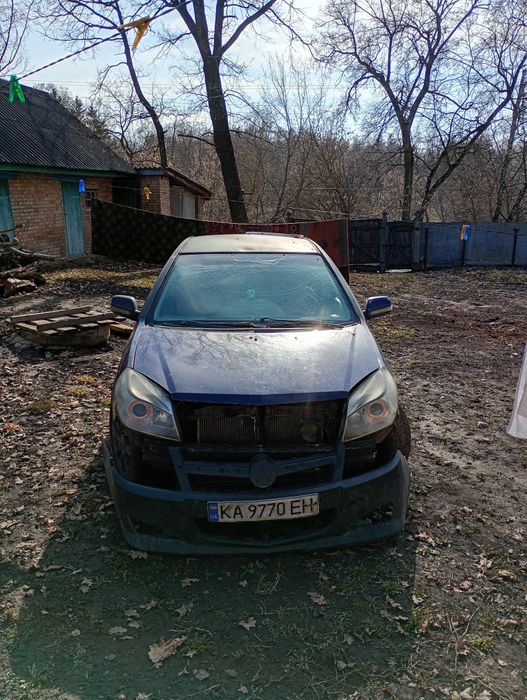 Продам джилі мк розбите передне скло и коробка не робе щось захрустіло