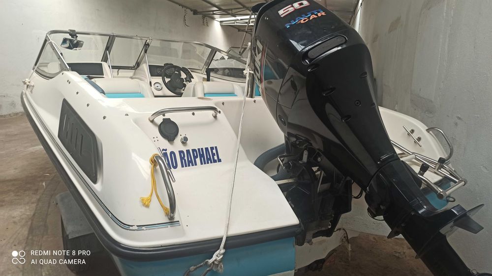 Vende-se barco marca Chaparral, modelo 1600 SL, em bom estado
