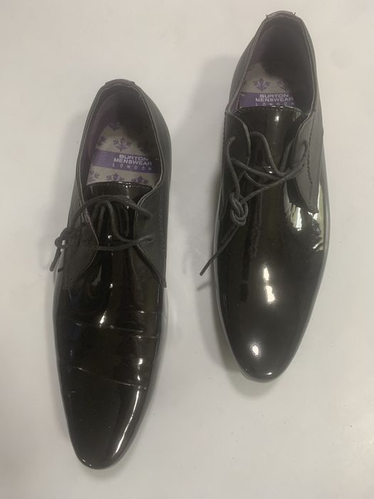 Черные мужские туфли