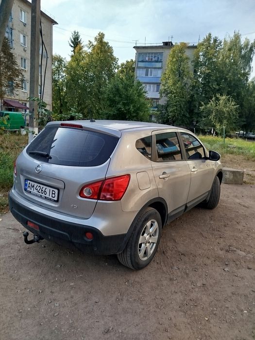 продати автомобіль NISSAN
