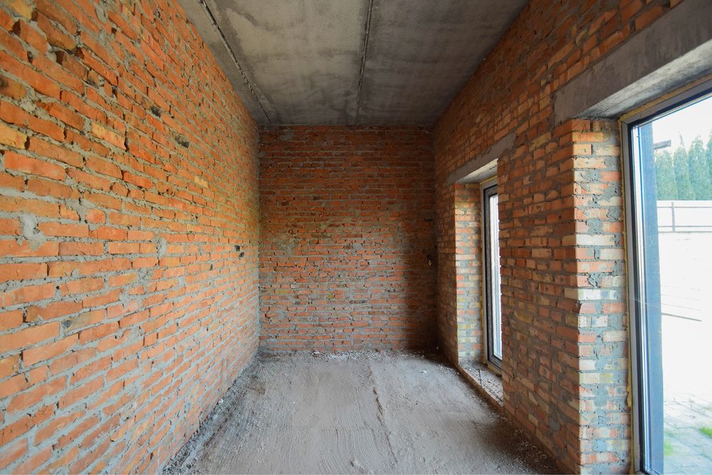 Продається 2х поверховий будинок у С. Смиківці