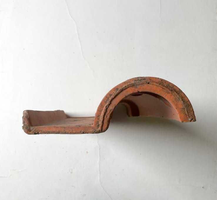 Título: Telha Cerâmica Lusa Usada – Bom estado