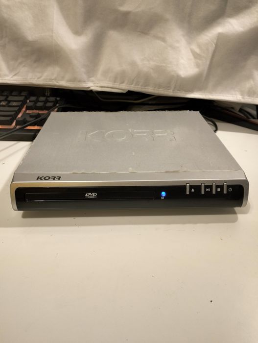 Odtwarzacz DVD z kablami RCA