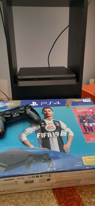 Mam na sprzedaż konsolę PS4 slim 1 000mb