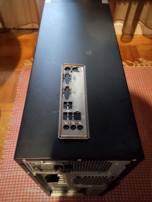 Caixa de PC em bom estado