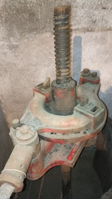 Prensa antiga para uvas