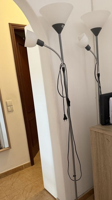 Candeeiro de pé praticamente novo