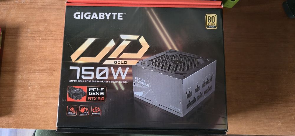 Fonte Alimentação Gigabyte GP-UD750GM 750W 80 Plus Gold Modular