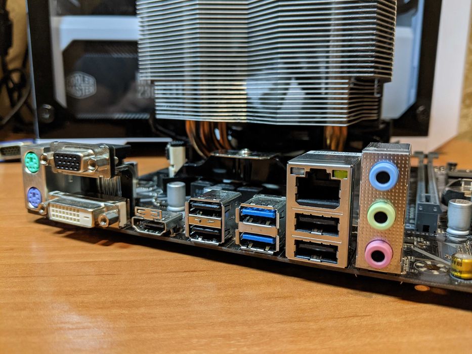 Продам комплект: i3-9100 + Gigabyte H310M S2H 2.0 + 16GB DDR4 + Башня